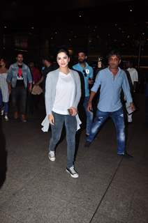 Sunny Leone snapped at airport!