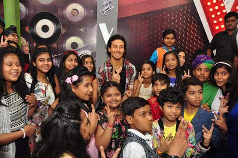 Tiger Shroff promotes 'A Flying Jatt' at The Voice Kids event