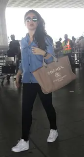 Kareena Kapoor snapped at airport!