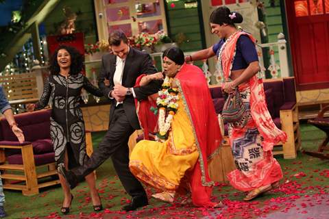 Brett Lee and Tannishtha Chatterjee Promotes 'Unindian' on the sets of The Kapil Sharma Show