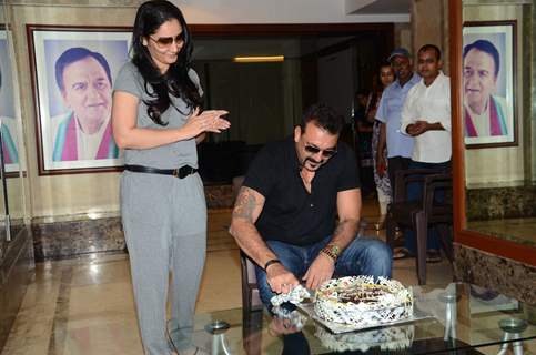 Sanjay Dutt cuts Cake with Wife Manyata Dutt on his Birthday