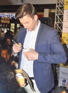 Brett Lee Promotes 'Unindian' at Oberoi Mall