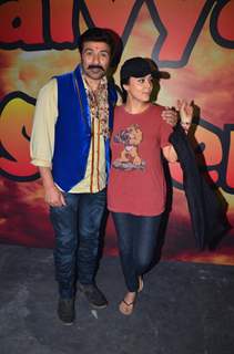 Preity Zinta and Sunny Deol on sets of 'Bhaiyyaji Superhitt