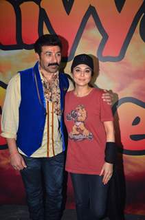 Preity Zinta and Sunny Deol on sets of 'Bhaiyyaji Superhitt