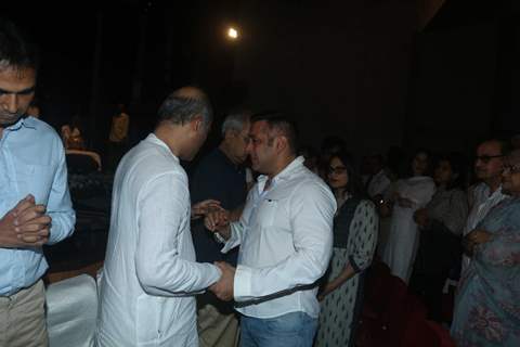 Salman Khan and Sooraj Barjatya at prayer meet of  Rajat Barjatya