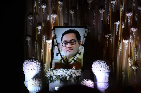 Celebs at prayer meet of  Rajat Barjatya