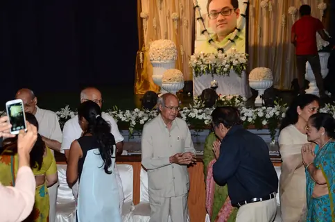 Celebs at prayer meet of  Rajat Barjatya