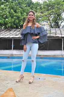 Esha Gupta Promotes 'Rustom'