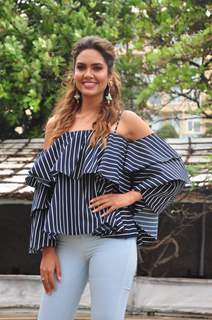 Esha Gupta Promotes 'Rustom'