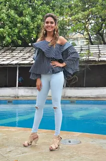 Esha Gupta Promotes 'Rustom'