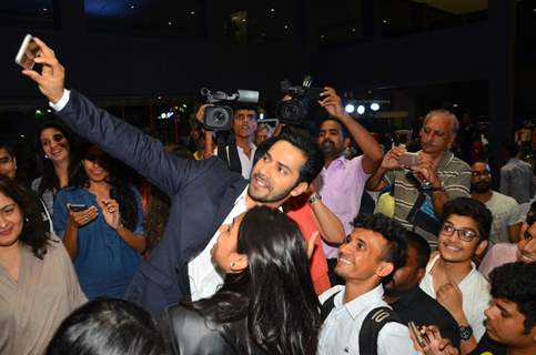 Varun Dhawan clicks selfie with fans at launch of Filmfare cover