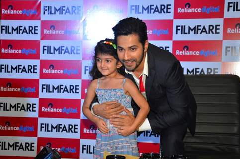 Varun Dhawan posing for click with fan at launch of Filmfare cover