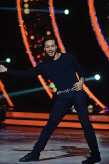 Tiger Shroff Promotes 'A Flying Jatt' on Jhalak Dikhhla Jaa