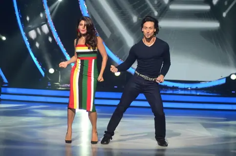Tiger Shroff and Jacqueline Fernandes performs and Promotes 'A Flying Jatt' on Jhalak Dikhhla Jaa