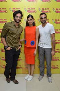 Abhay Deol, Diana Penty and Ali Fazal Promotes 'Happy Bhag Jayegi' at Radio Mirchi studio