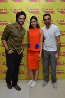 Abhay Deol, Diana Penty and Ali Fazal Promotes 'Happy Bhag Jayegi' at Radio Mirchi studio