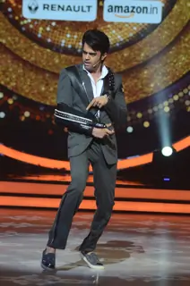Manish Paul Promotes 'A Flying Jatt' on Jhalak Dikhhla Jaa