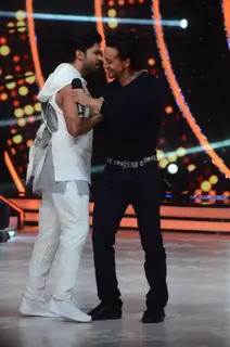 Tiger Shroff and Salman Yusuff Khan Promotes 'A Flying Jatt' on Jhalak Dikhhla Jaa