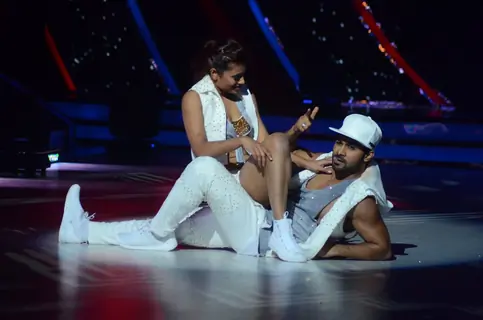 Salman Yusuff Khan performs at Promotion of 'A Flying Jatt' on Jhalak Dikhhla Jaa