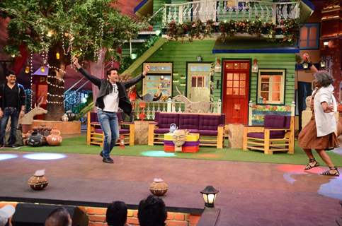 Hrithik Roshan, Gaurav Gera and Kapil Sharma Promote 'Mohenjo Daro' on sets of The Kapil Sharma Show