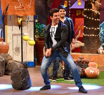 Hrithik Roshan and Kapil Sharma Promotes 'Mohenjo Daro' on sets of The Kapil Sharma Show