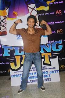 Tiger Shroff Promotes 'A Flying Jatt' at new PVR in Dombivli