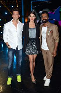 Hrithik Roshan, Pooja Hegde and Remo Dsouza Promotes 'Mohenjo Daro' on sets of Dance plus 2