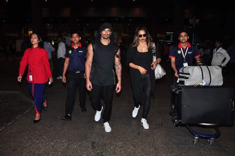 Karan Singh Grover and Bipasha Basu spotted at airport!