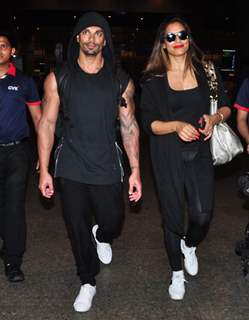 Karan Singh Grover and Bipasha Basu spotted at airport!