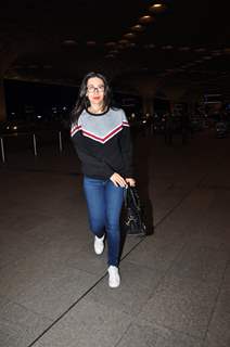 Karisma Kapoor spotted at airport!