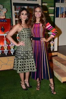 Ileana D'Cruz and Esha Gupta Promotes 'Rustom' on The Kapil Sharma Show