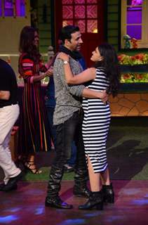 Akshay Kumar dances with a girl during Promotions of 'RUSTOM' at The Kapil Sharma Show