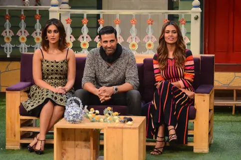 Akshay Kumar, Ileana D'cruz and Esha Gupta Promotes 'RUSTOM' at The Kapil Sharma Show