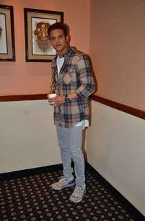 Jimmy Shergill poses for the shutterbugs while promoting Happy Bhag Jayegi!