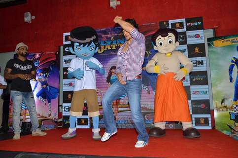 Tiger Shroff and Remo Dsouza performs and Promotes 'A Flying Jatt' at Smaash