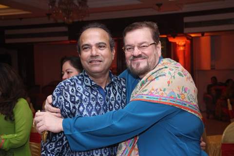 Nitin Mukesh at Suresh Wadkar's Birthday Bash!