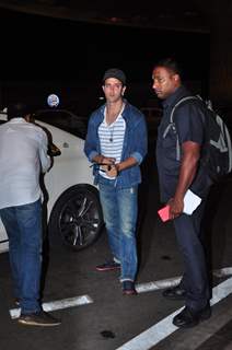 Hrithik Roshan snapped at airport!