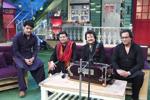 Singers Anup Jalota, Pankaj Udas, Talat Aziz on the sets of 'The Kapil Sharma Show'