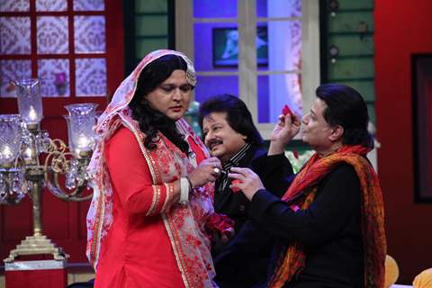 Singers Anup Jalota, Pankaj Udas, Talat Aziz on the sets of 'The Kapil Sharma Show'