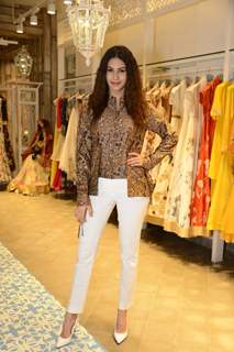 Amyra Dastur at Kashish Infiore store for Shruti Sancheti preview