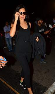 Akshay Kumar, Ileana D'Cruz and Esha Gupta Snapped at Airport