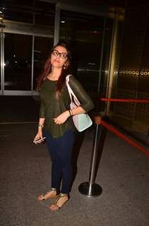 Celebs Snapped at Airport!