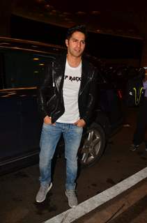 Varun Dhawan Snapped at Airport!