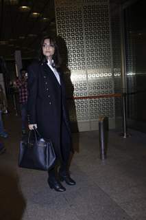 Sonam Kapoor Snapped at Airport