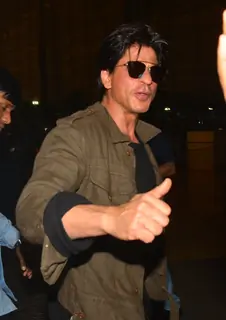 SRK snapped with family