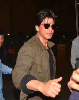 SRK snapped with family