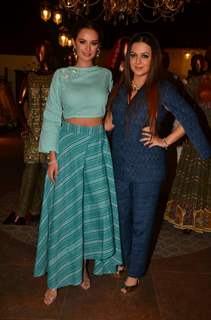 Evelyn Sharma at Jhelum store's National Handloom day celebrations