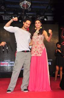 Jacqueline Fernandes and Tiger Shroff Promotes 'A Flying Jatt' at Umang Fest in NM College