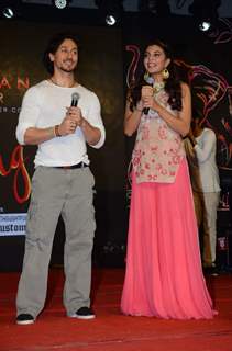 Jacqueline Fernandes and Tiger Shroff Promotes 'A Flying Jatt' at Umang Fest in NM College