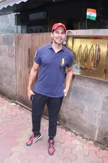 Dino Morea Snapped!